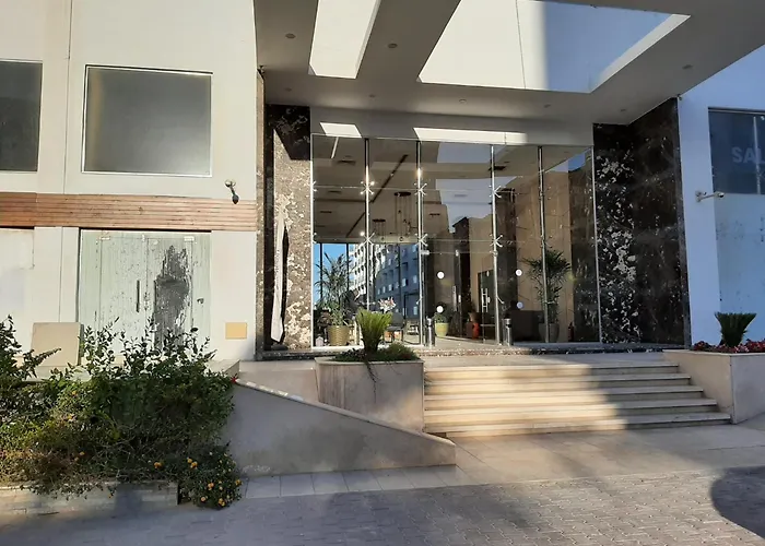 Elegant With Private Access At Scandic