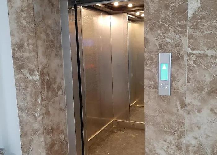 Elegant With Private Access At Scandic Apartman *