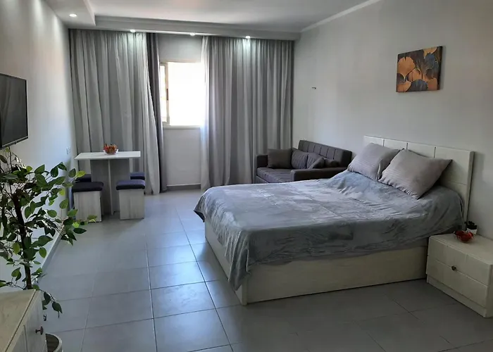 Elegant With Private Access At Scandic