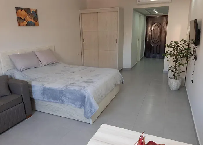 Elegant With Private Access At Scandic Apartman Gurdaka