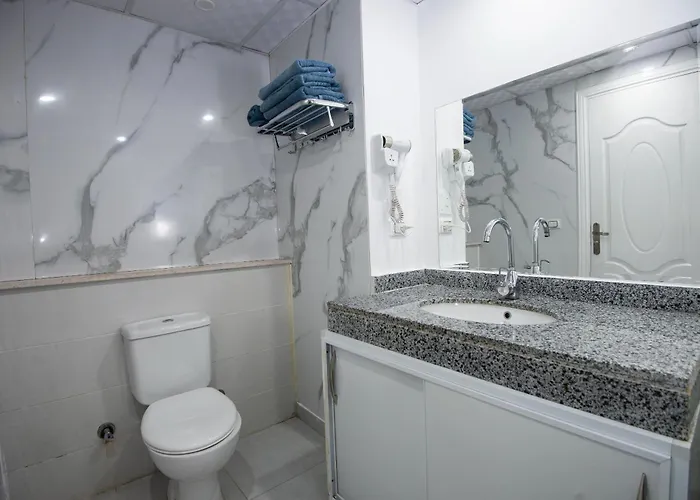 Elegant With Private Access At Scandic Apartman Gurdaka
