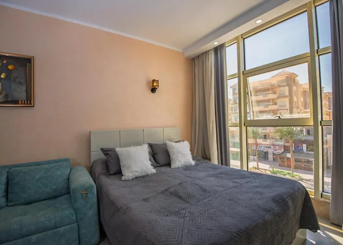 Elegant With Private Access At Scandic Apartman