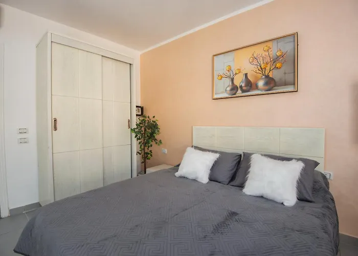 Elegant With Private Access At Scandic * Gurdaka