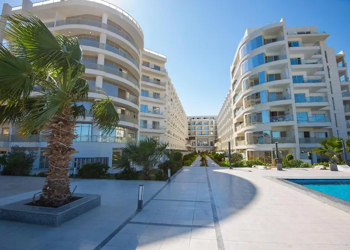 Elegant With Private Access At Scandic * Gurdaka