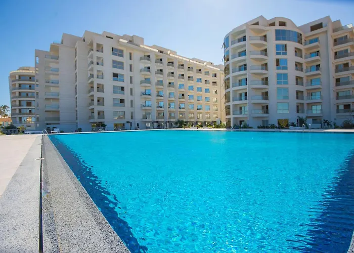 Elegant With Private Access At Scandic Apartman Gurdaka