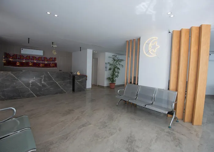 Elegant With Private Access At Scandic Apartman Gurdaka